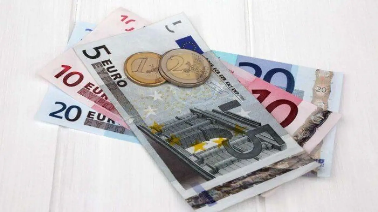 تغيرات سعر اليورو مقابل الجنيه المصري في ختام تعاملات الخميس 26 مارس